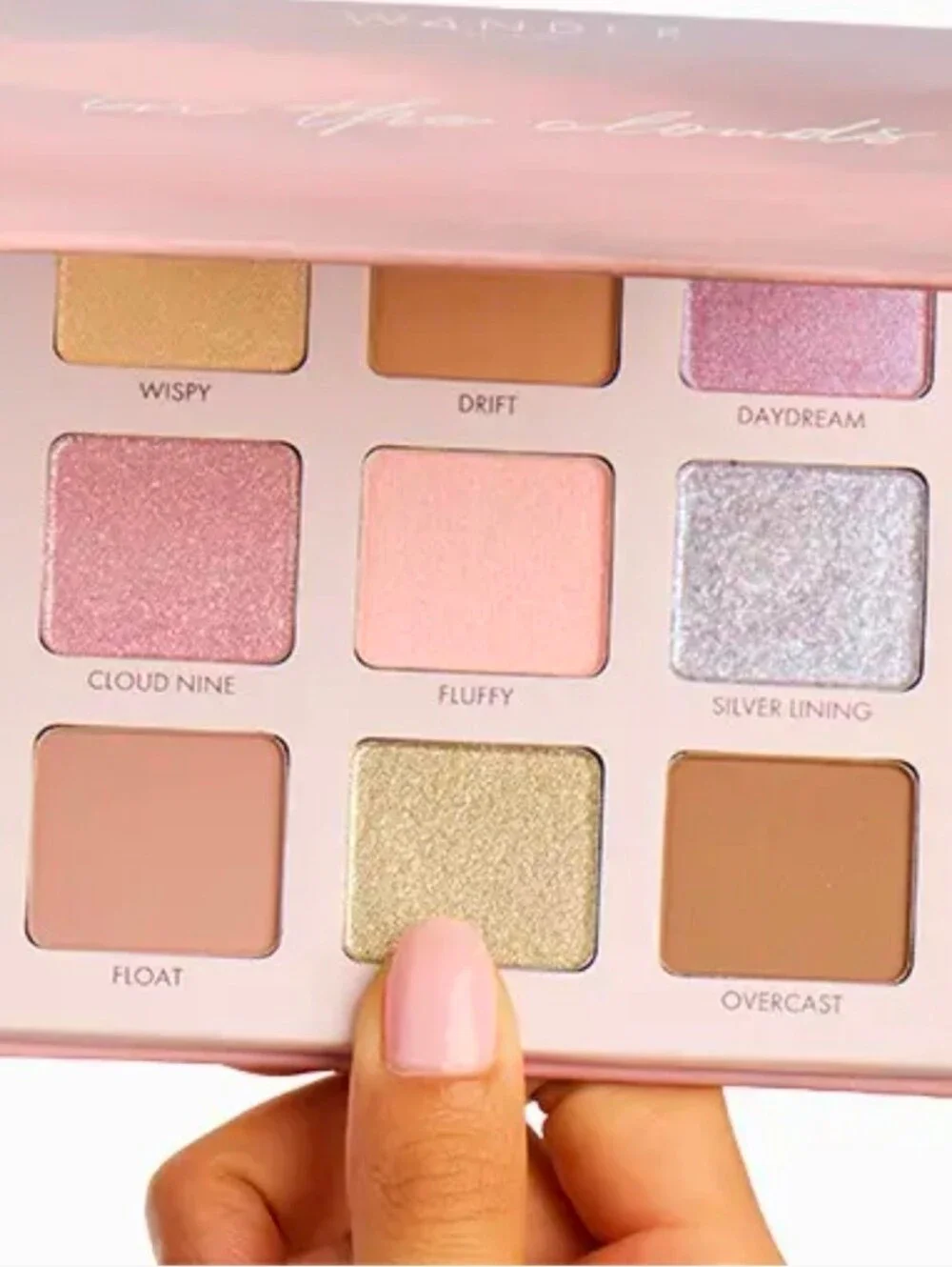 Wander Beauty In The Clouds Eyeshadow Palette - White